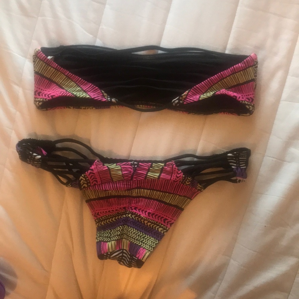 Bikini - Picture 2 of 3